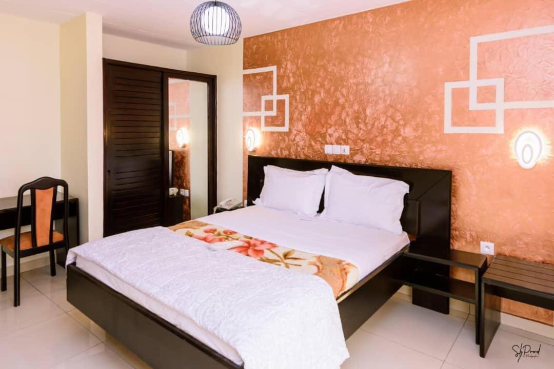 Serena Hotel Douala Exterior foto